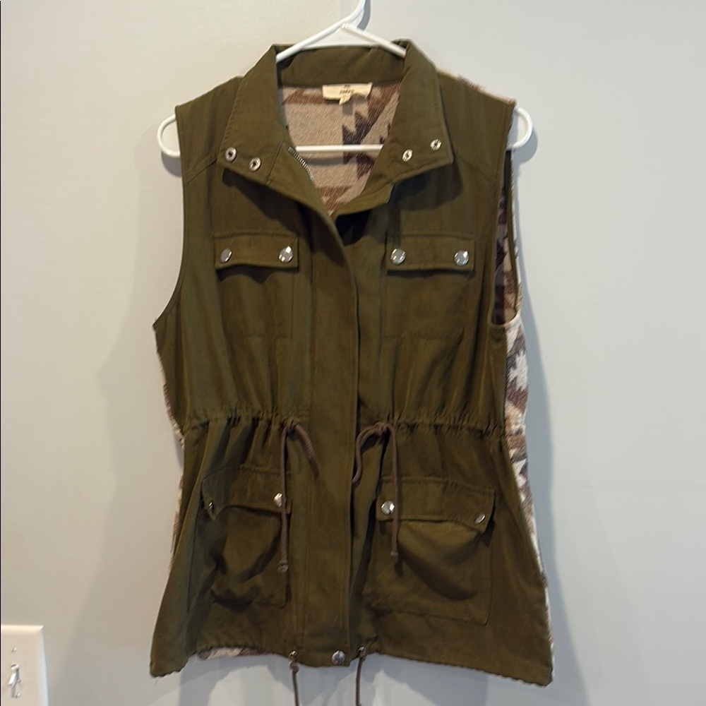Entro Green Utility Vest with Adjustable Fit